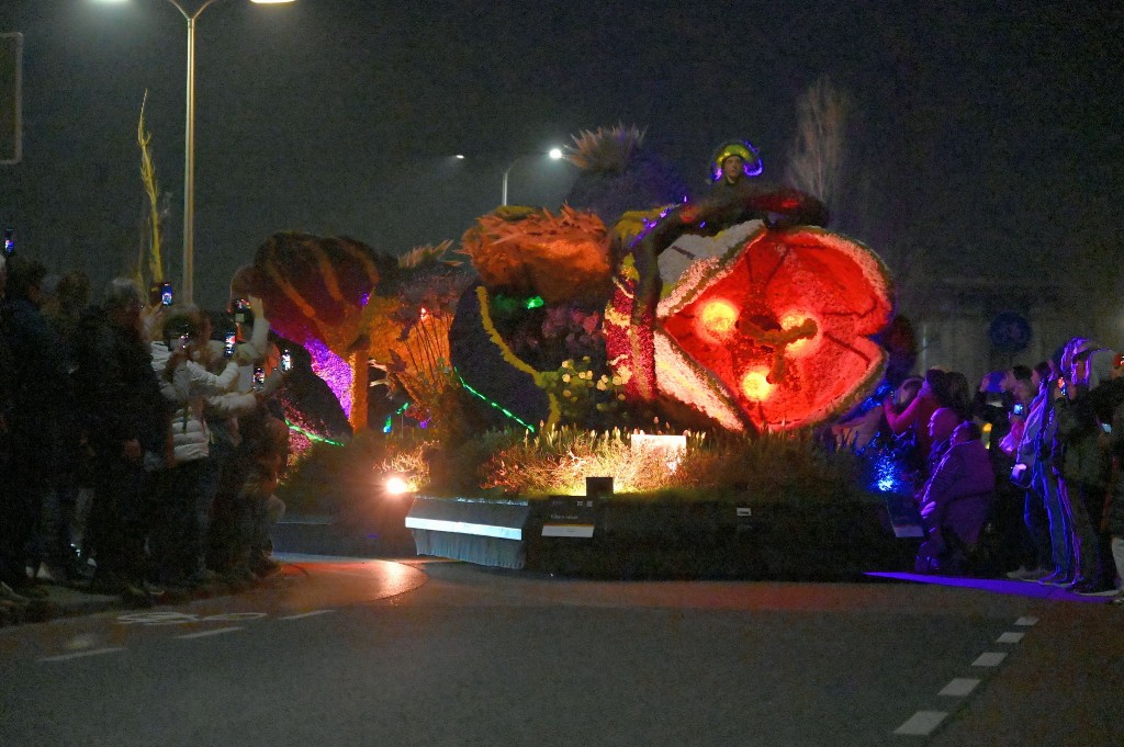 ../Images/Verlicht bloemencorso 2025 172.jpg